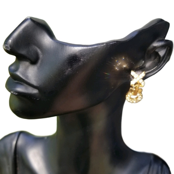 Swarovski Crystal "Bella" Golden Crystal Large V  SWAROVSKI JEWELERS COLLECTION GOLDTONE & CRYSTAL XOXO EARRINGS